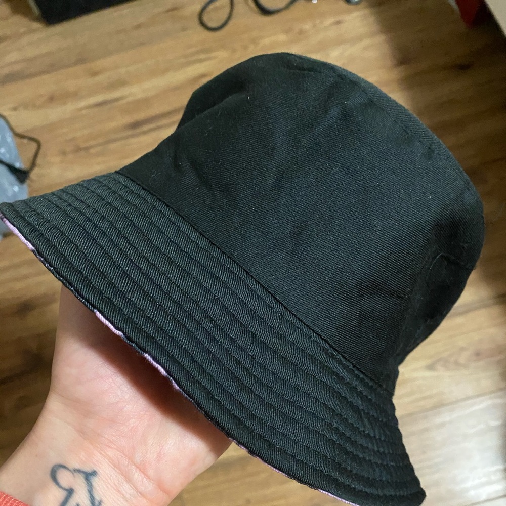 Reversible bucket hat